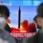 Corea del Nord, lanciato un «missile balistico» verso il mar del Giappone. Caduto dentro zona economica di Tokyo. E Seul lancia razzi da terra, mare e aria
