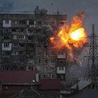 Ucraina, un mese di guerra: dai messaggi di Zelensky al mondo alle sanzioni
