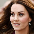 Kate Middleton, il segreto di bellezza è una «terapia al veleno d'api» consigliata da Camilla