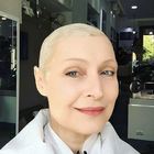 Sabrina Paravicini, il tumore e la chemio: dal parrucchiere per combattere con un sorriso