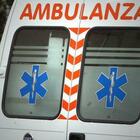 Firenze, auto piomba nell'isola pedonale e travolge 5 persone: tra i feriti anche due bimbi