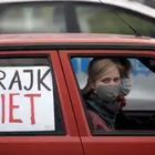Polonia, la rivolta delle donne: «Il governo approfitta del coronavirus per cancellare il diritto all'aborto»