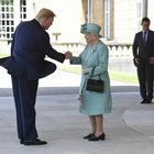 Londra, la regina Elisabetta e Trump