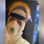 Coronavirus, paramedici in ambulanza diventano 'Ghostbusters': «Non perdere il buon umore»