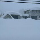 Bufera di neve sullo Stato di New York, strade bloccate e voli cancellati: «Tempesta storica, si temono morti»
