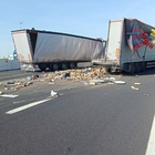 Otto schianti tra camion in poche ore nel tratto maledetto della A4: viabilità nel caos