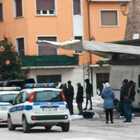 Pesaro, stramazza al suolo al mercato: morto ambulante, clienti sotto choc