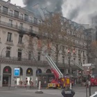 Maxi incendio nell'area del teatro dell'opera di Parigi: a fuoco un palazzo