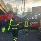 Roma, incidente sul Gra: camion si schianta contro un ponte: un morto, code e rallentamenti