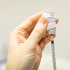 Vaccino, l'assalto dei no-vax: ieri record di somministrazioni, 77mila prime dosi