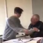 «Inginocchiati e mettimi sei»: bulli contro il prof a Lucca, arriva la bocciatura per tre di loro
