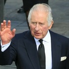 Re Carlo mette in vendita i cavalli della Regina Elisabetta: «Taglierà gli hobby troppo costosi»