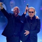 Sanremo 2019, Umberto Tozzi e Raf duettano sul palco dell'Ariston: tutti in piedi per "Gloria"