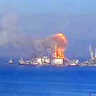 Nave russa distrutta nel porto di Berdyansk