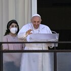 Papa Francesco, l'Angelus dal Gemelli dopo l'intervento: «Salvare il servizio sanitario gratuito, anche la Chiesa lo faccia»