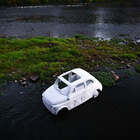 Cosa fa una vecchia Fiat 500 nel fiume Po? Il mistero di Old Lady