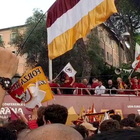 Festa Roma, i tifosi a Friedkin: "Portaci Dybala"