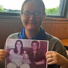 Baby Holly ritrovata 42 anni dopo l'assassinio dei genitori: ora è madre di cinque figli in Texas
