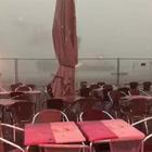 Venezia, nave da crociera sfiora la banchina: le immagini dalla riva Video