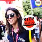 La poliziotta al convegno gay: «Non può mettere la divisa». Ma due agenti uomini potranno farlo