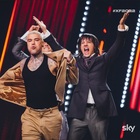 X Factor 2022, quinto live: Joėlle e Disco Club Paradiso eliminati. Fedez esulta, Ambra salva per un soffio