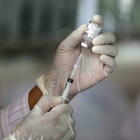 Vaccino, consegnate 215mila dosi Pfizer: domani nuova tranche. Prossima settimana arriva Moderna. E il Lazio è al 92%