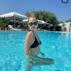 Chiara Ferragni, la pizza super sexy in piscina
