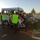 Strage in A4, furgone finisce sotto un Tir: sei morti. Autostrada chiusa