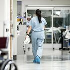 Omicron, in Belgio i pazienti Covid non avranno più corsia preferenziale per i ricoveri in ospedale