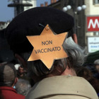 «Nessuna istruzione per chi non si è vaccinato contro il covid»: ordinanza del sindaco di Washington