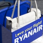 Ryanair condannata per aver fatto pagare il bagaglio a mano, prima sentenza a Madrid