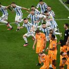 Olanda-Argentina, tensioni ed esultanza provocatoria: cosa è successo. Messi contro van Gaal: «Non parli più?»