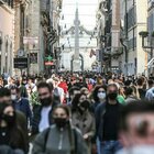 Mascherine all’aperto, anche Roma si adegua: giro di vite nelle città