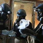 Armi chimiche in Ucraina, l'allarme di Usa e Gran Bretagna: «I russi si preparano a usarle»