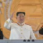 Kim Jong-un e il consiglio ai malati di Covid in Corea del Nord: «Fate i gargarismi con acqua salata»