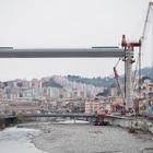 Ponte di Genova, cominciato il varo dell'ultima campata: in quota entro domani. Atteso Conte