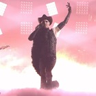 Eurovision 2022, Achille Lauro "cowboy" su un toro meccanico: «Libero come voglio essere, come bisogna essere»