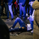 Marocco, tifosi festeggiano in corso Buenos Aires a Milano, accoltellato un ragazzo: è grave. L'aggressore è fuggito