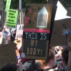 Usa, abolito il diritto all'aborto: proteste in decine di città