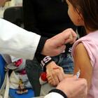 Vaccini, pediatri: «Dosi a bambini 5-11 anni per vincere pandemia, effetti collaterali minimi»