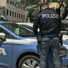 Milano, accumulatrice seriale morta in casa fra tonnellate di oggetti: era accanto al figlio mai visto da nessuno