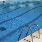 Malore in piscina, grave un ragazzo di 17 anni: «Stava nuotando, è andato a fondo»