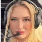 Si scatta un selfie prima di morire, la 22enne vittima di un incidente in aereo. La foto condivisa sui social: «Ciao»