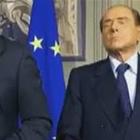 Berlusconi show: gesti e smorfie per comunicare in silenzio Guarda 
