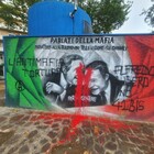 Roma, vandalizzato il murale per Falcone e Borsellino: «L'antimafia tortura, no al 41 bis»