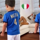 Italia-Spagna, Spinazzola canta l'inno di Mameli con il figlio