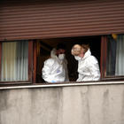 Silvia Romano, cocci alla finestra della sua casa a Milano