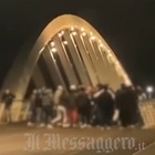 Maxi rissa al Ponte della Musica: calci e pugni tra minorenni