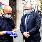 Coronavirus, il ministro Gualtieri calcola al barista in strada i benefici del decreto