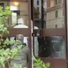 Silvia Romano, cocci di vetro contro le sue finestre a Milano